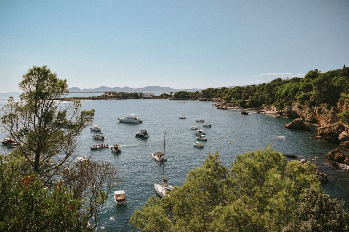 Découvrir la beauté du Sud de la France avec la location d'un bateau à La Ciotat.