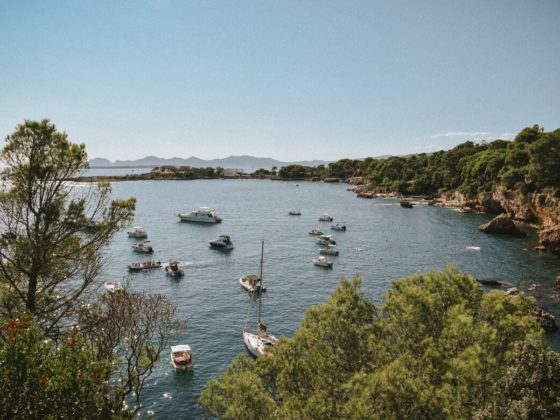 Découvrir la beauté du Sud de la France avec la location d'un bateau à La Ciotat.