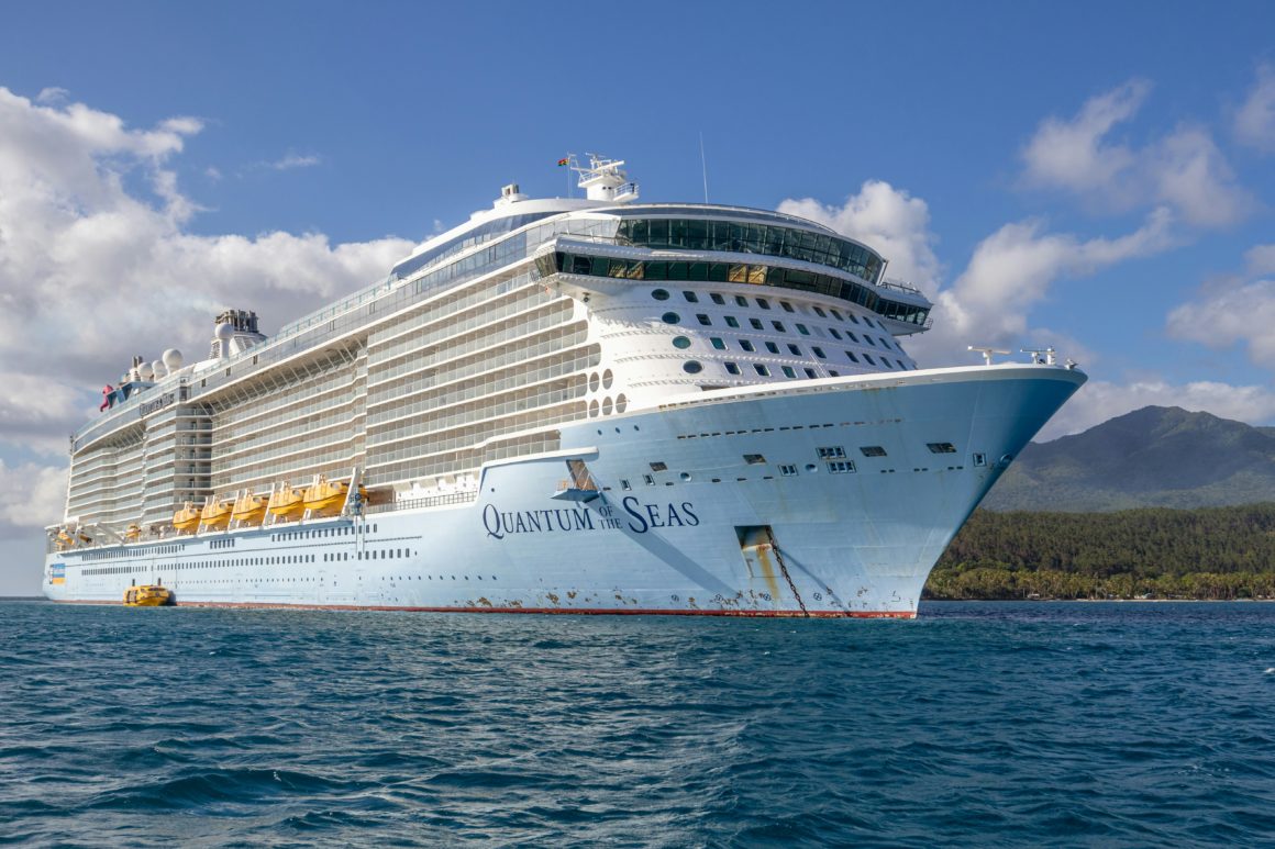 Paquebot Quantum of the Seas naviguant en mer