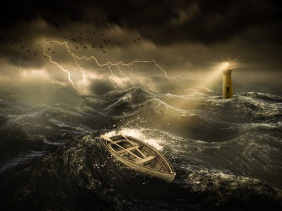 Illustration artistique d'une petite barque affrontant une tempête violente près d'un phare.
