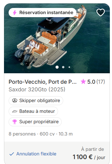 Bateau à moteur rapide au mouillage à Porto-Vecchio, Corse.