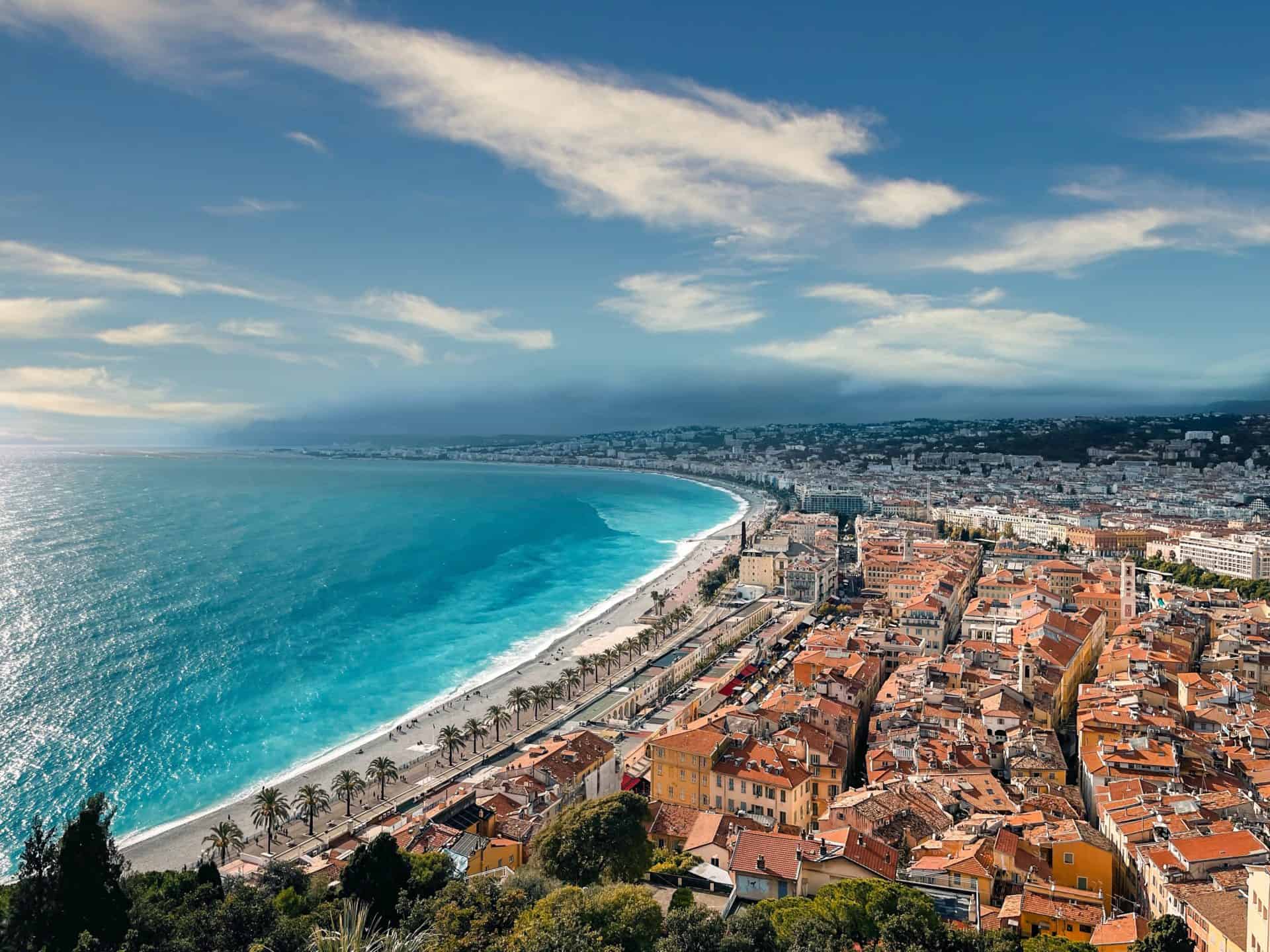 Baie des Anges mer turquoise ville Nice.